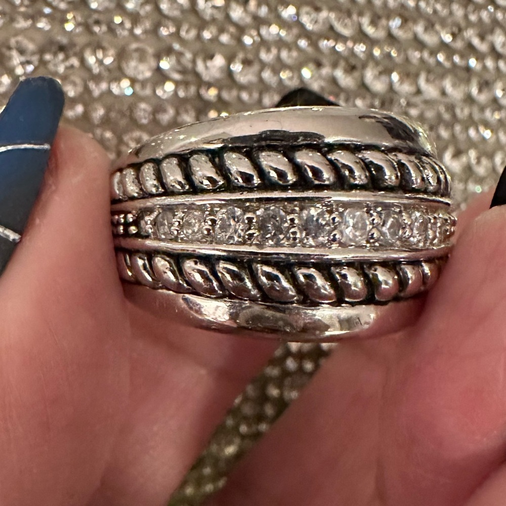 ๐ฅ LIA SOPHIA.One of their most gorgeous rings w/Crystals & Rope detailing.Size 8 - Picture 1 of 12